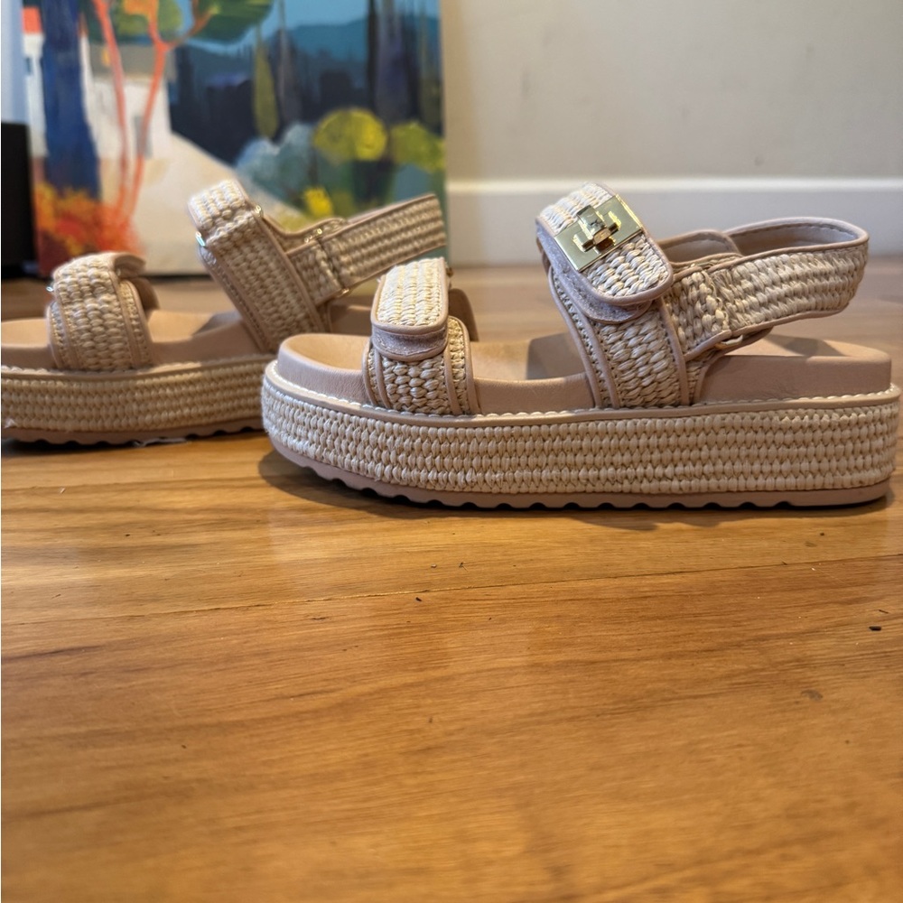 Steve Madden Sandals - Tan